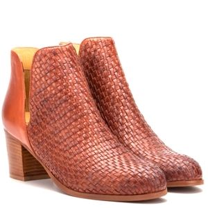 Vintage Foundry Co.Women's Skyler Cognac Bootie...Size 11